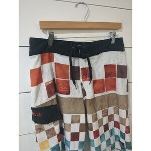 Quicksilver men's size 32 diamond Dobby board shorts summer checkerboard summer